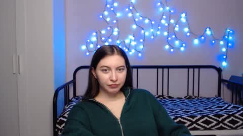 Snapshot of alice_________________________ chatting on 01.02.25 Alice online show from 01.02.25