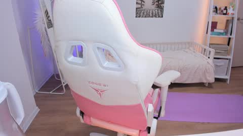 Snapshot of alice_forfun chatting on 01.22.25 Alichery online show from 01.22.25