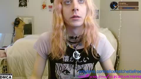 Snapshot of alice_hatchette chatting on 09.24.25 Alice Hatchette online show from 09.24.25