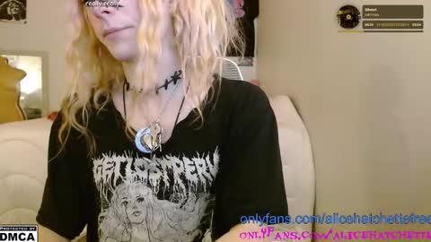 Snapshot of alice_hatchette chatting on 10.20.25 Alice Hatchette online show from 10.20.25