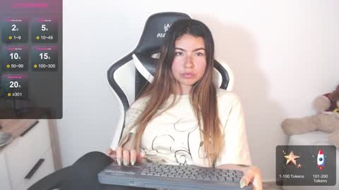 Snapshot of alice_middle01 chatting on 01.30.25 Alice online show from 01.30.25