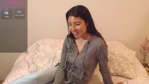 Snapshot of alice_middle01 chatting on 09.29.25 Alice online show from 09.29.25