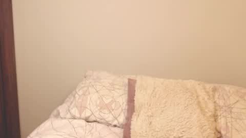 Snapshot of alice_middle01 chatting on 10.01.25 Alice online show from 10.01.25