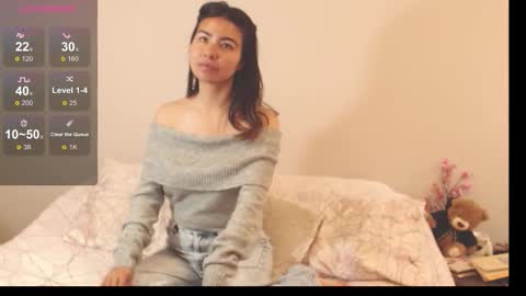 Snapshot of alice_middle01 chatting on 10.10.25 Alice online show from 10.10.25