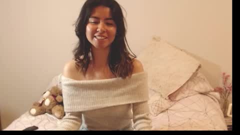 Snapshot of alice_middle01 chatting on 10.12.25 Alice online show from 10.12.25