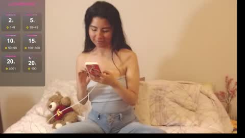 Snapshot of alice_middle01 chatting on 10.14.25 Alice online show from 10.14.25