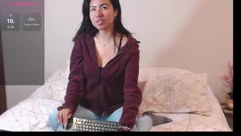 Snapshot of alice_middle01 chatting on 10.29.25 Alice online show from 10.29.25