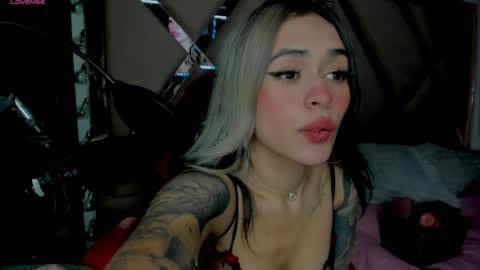 Snapshot of alice_miller_2 chatting on 01.27.25 Call me Alice online show from 01.27.25