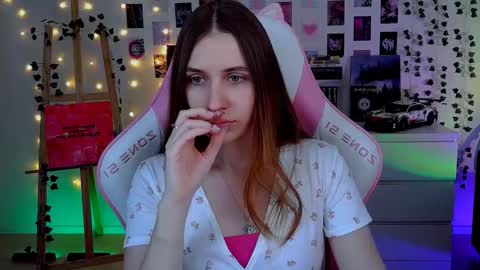 Snapshot of alicecharmy chatting on 10.26.25 alicecharmy online show from 10.26.25