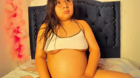 Snapshot of alicehott_05 chatting on 01.24.25 alicehott_05 online show from 01.24.25