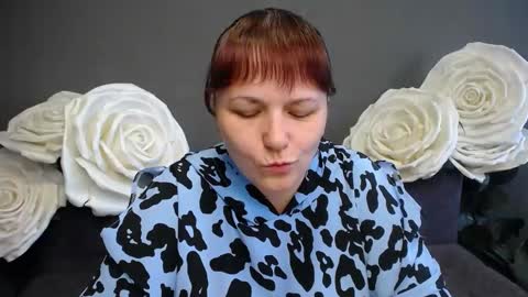 Snapshot of aliceinks chatting on 09.14.25 AliceInks online show from 09.14.25