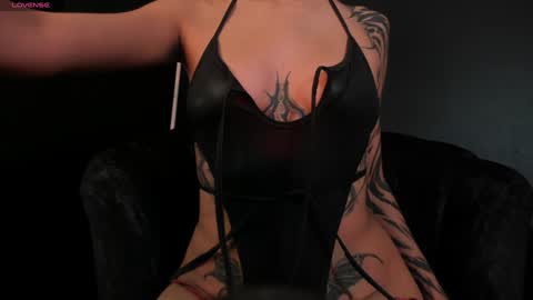 Snapshot of alicepoixxxon chatting on 01.28.25 ALICE online show from 01.28.25