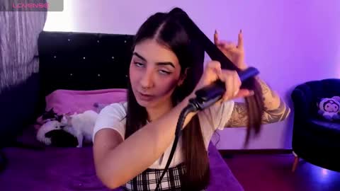 Snapshot of alicewoodville chatting on 12.27.24 Alice online show from 12.27.24