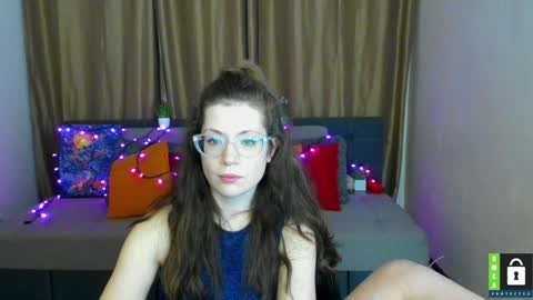 Snapshot of alicia_folow chatting on 01.12.25 Alicia online show from 01.12.25