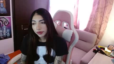 Snapshot of alicia_key_ chatting on 10.03.25 ALICIA online show from 10.03.25