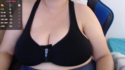 Snapshot of aliciaking_ chatting on 09.11.25 of  online show from 09.11.25