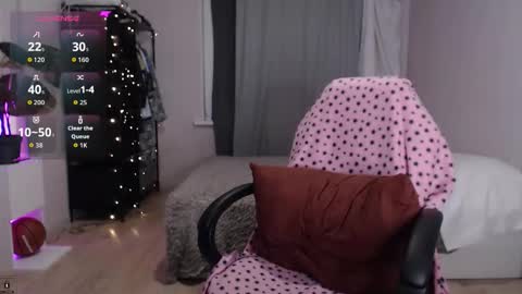 Snapshot of alien_art_lover chatting on 09.25.25 Mia online show from 09.25.25