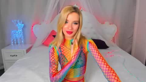 Snapshot of alina_lovelyx chatting on 12.22.24 Alina online show from 12.22.24