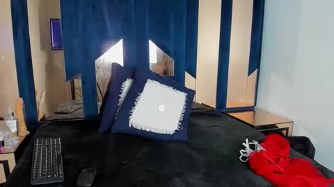 alishaevans_rs online show from 10.14.25