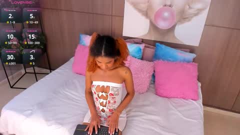 Snapshot of alishasummer chatting on 10.18.25 Ali online show from 10.18.25