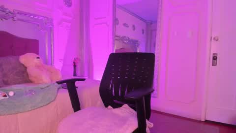 Alison Fishert online show from 01.04.25