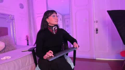 Alison Fishert online show from 01.28.25