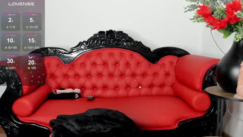 Alisson Domit  online show from 12.04.24