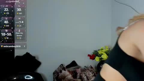 Alisson Domit  online show from 09.25.25