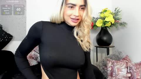 Alisson Domit  online show from 10.06.25