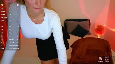Snapshot of alisssarose chatting on 10.10.25 alisssarose online show from 10.10.25