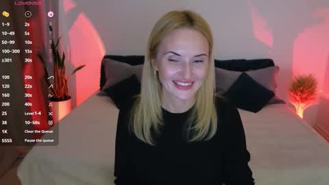 Snapshot of alisssarose chatting on 10.21.25 alisssarose online show from 10.21.25
