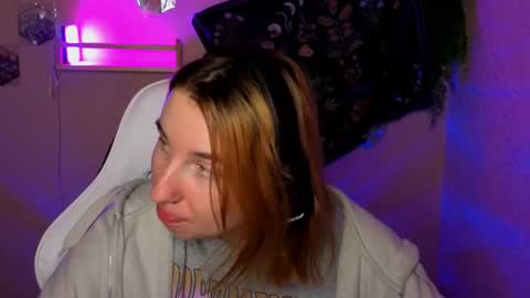 Snapshot of alisun_ chatting on 09.18.25 A L I C E  online show from 09.18.25