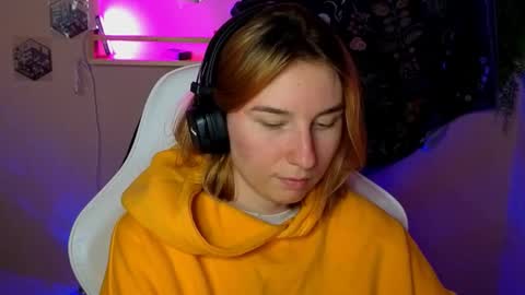 Snapshot of alisun_ chatting on 09.21.25 A L I C E  online show from 09.21.25