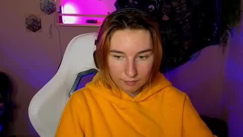 Snapshot of alisun_ chatting on 09.22.25 A L I C E  online show from 09.22.25