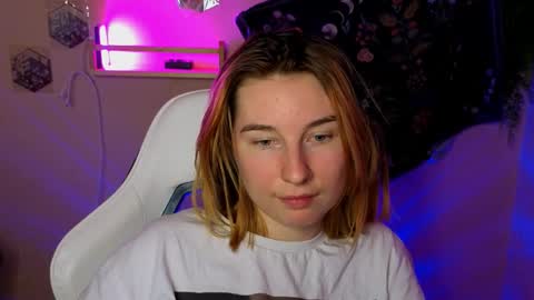 Snapshot of alisun_ chatting on 09.24.25 A L I C E  online show from 09.24.25