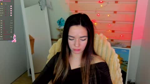 Snapshot of allana_dream chatting on 12.24.24 Allana online show from 12.24.24