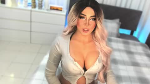 Miss Gia online show from 11.23.25