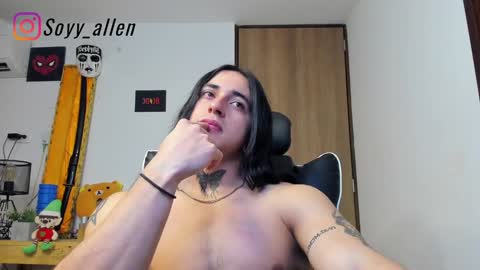 Snapshot of allen_rosse chatting on 02.01.25 independent model 3 online show from 02.01.25