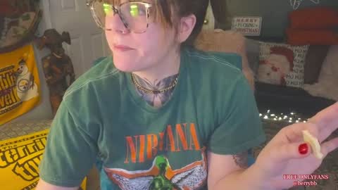Snapshot of allieberrybb chatting on 12.23.24  bb  online show from 12.23.24