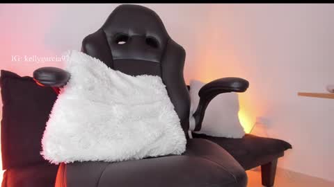 Kelly  online show from 01.16.25