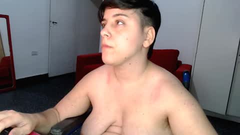 Snapshot of almondonwheels chatting on 12.23.24 Almond online show from 12.23.24