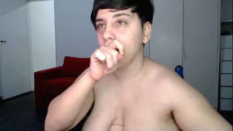 Snapshot of almondonwheels chatting on 01.08.25 Almond online show from 01.08.25