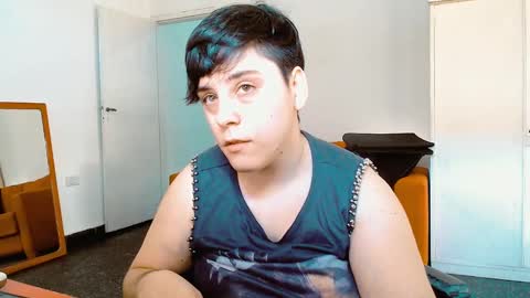 Snapshot of almondonwheels chatting on 01.10.25 Almond online show from 01.10.25