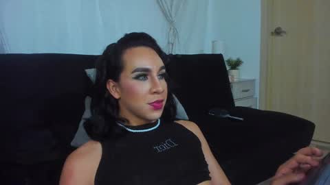 Hazel Bowie online show from 02.04.25