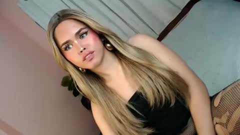 Snapshot of alove_too_last chatting on 01.11.25 LEXY online show from 01.11.25