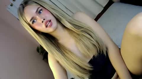 Snapshot of alove_too_last chatting on 01.27.25 LEXY online show from 01.27.25