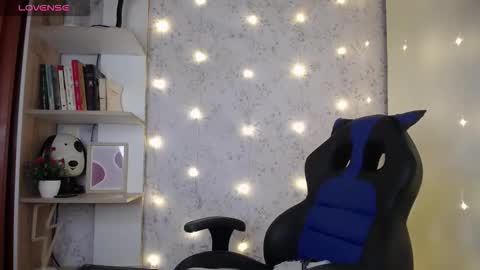 Snapshot of altair_x chatting on 11.30.25 altair_x online show from 11.30.25