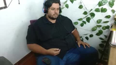 Snapshot of altairstudiosboy chatting on 10.11.25 Jhosep online show from 10.11.25