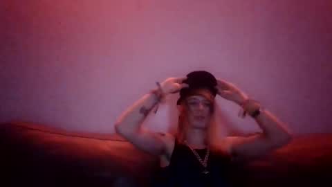 Snapshot of altboy010 chatting on 10.30.25 altboy010 online show from 10.30.25