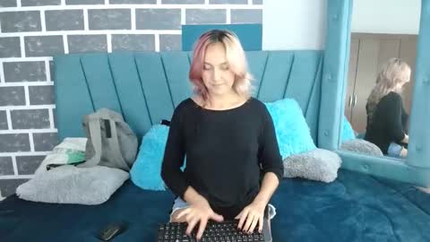 Snapshot of alterego1__ chatting on 01.05.25 Alter online show from 01.05.25